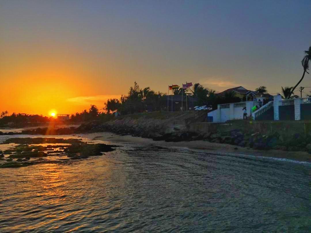 Coconut Pointe Villa & Beach Resort Prampram Exterior photo